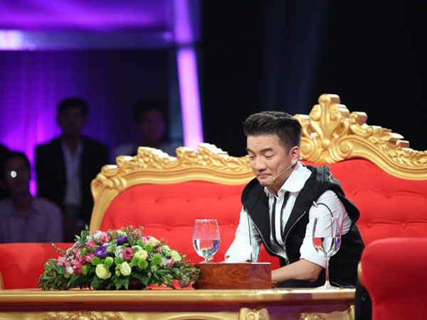 Đàm Vĩnh Hưng: "Chỉ có Hoài Linh mới có quyền đánh tôi"