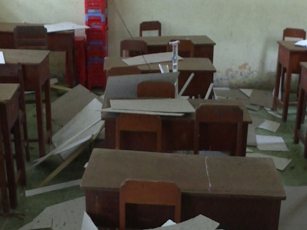 Sập la phông phòng học, 20 học sinh bị thương