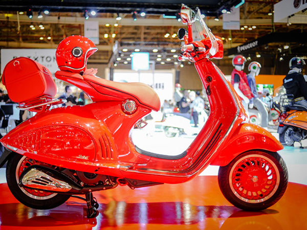 Xe tay ga Vespa 946 RED giá hơn 400 triệu tại Việt Nam