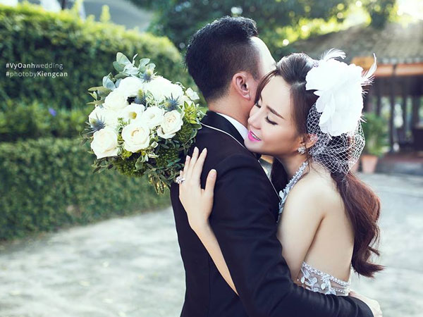 Hé lộ thêm ảnh cưới của Vy Oanh và chồng đại gia