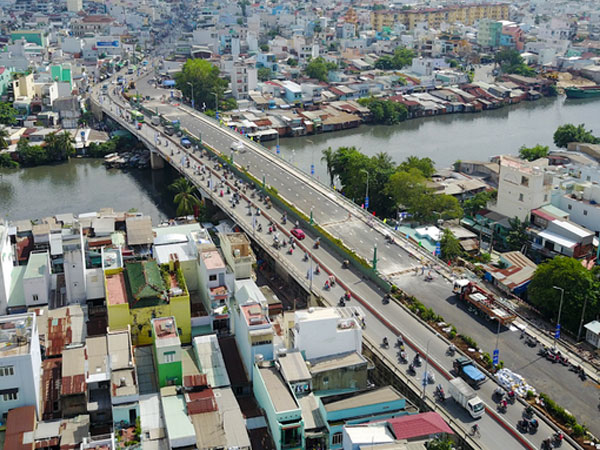 Cầu Nhị Thiên Đường ở Sài Gòn thông xe trước ba tháng