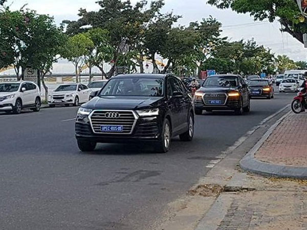 Dỡ cẩu tháp, nhận siêu xe phục vụ APEC