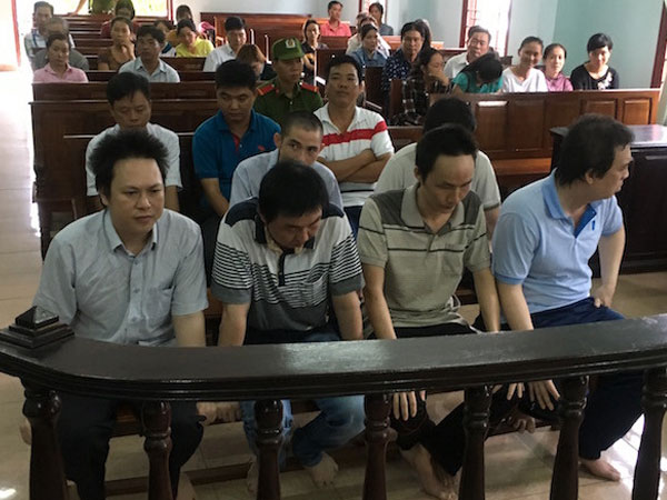 Đội trưởng thanh tra giao thông bất ngờ nhận tội hối lộ