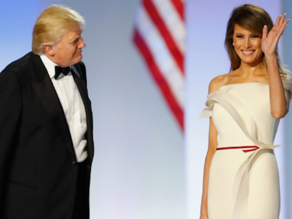 Melania tặng bộ váy mặc trong ngày Trump nhậm chức cho bảo tàng