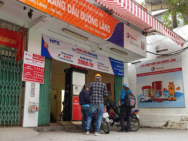 Mua 20 lít xăng được giảm giá 4.000 đồng