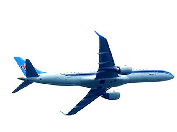 Nhiều chuyến bay đáp xuống Nội Bài bị rọi đèn vào buồng lái