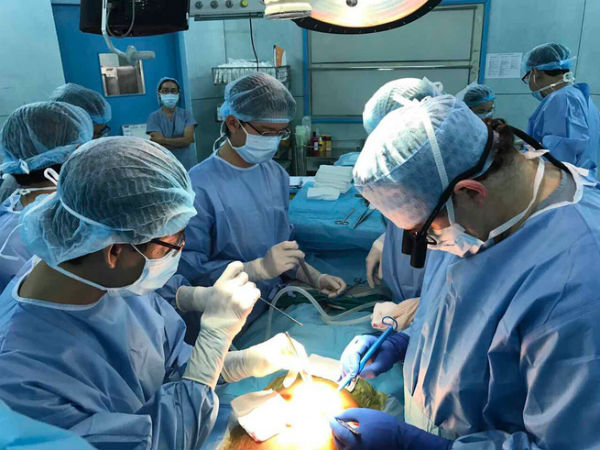 TP.HCM: Bé gái 3 tuổi xơ gan giai đoạn cuối sống sót nhờ phần tạng hiến của anh họ