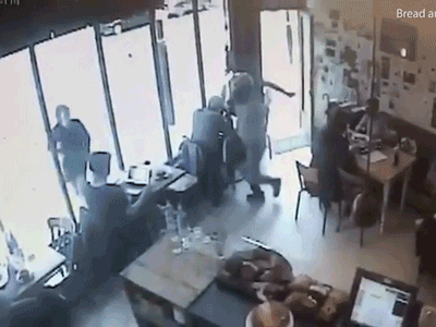 Video: Bị cướp laptop trong quán cafe giữa ban ngày