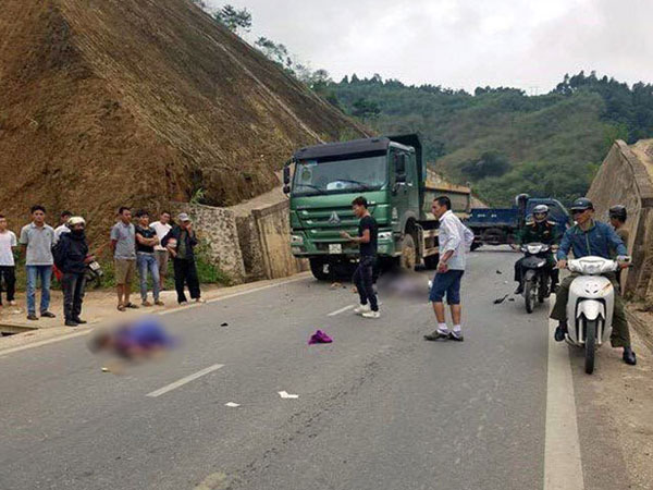 Chồng tử vong, vợ bị thương nặng sau va chạm với ôtô tải