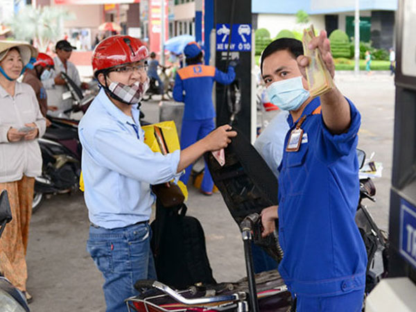 Giá xăng tiếp tục giảm