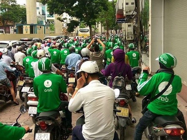 Tài xế GrabBike mặc áo chống đạn đi thanh toán đối thủ