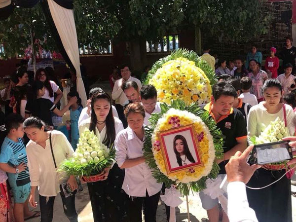 Lễ tang sao nữ Campuchia bị chồng bắn chết: Người tình đến viếng