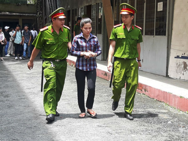 Vụ cô gái ở Sài Gòn bị tăng án vì đâm chết kẻ sàm sỡ: Tự vệ như thế nào để không vi phạm pháp luật?