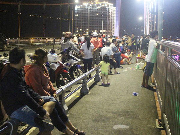 Để lại ôtô, người đàn ông gieo mình xuống sông Hàn tự tử