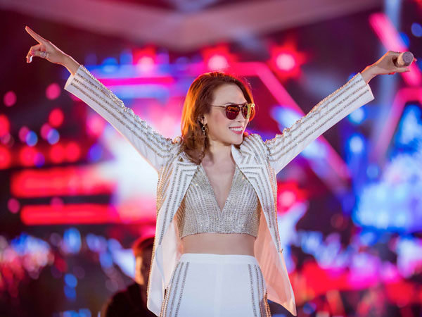 Mỹ Tâm được khán giả Hà Nội ủng hộ khi thể hiện hit 16 năm trước