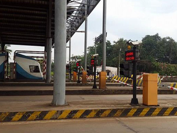 Người dân phản đối việc phát giấy tuyên truyền về BOT Biên Hòa