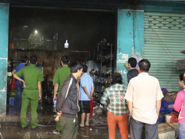Vợ tử vong trên gác, chồng chỉ kịp tháo chạy cùng hai con trai trong vụ cháy ki ốt