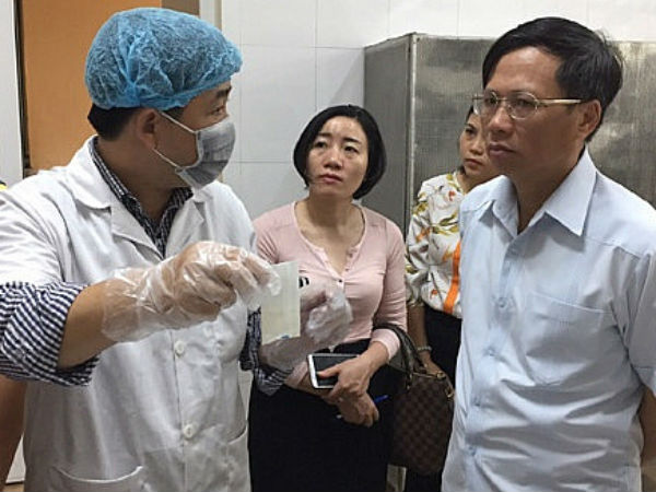 Hà Nội: Trẻ mầm non "suýt" ăn phải rau mùng tơi nhiễm thuốc trừ sâu trong bếp nhà trường