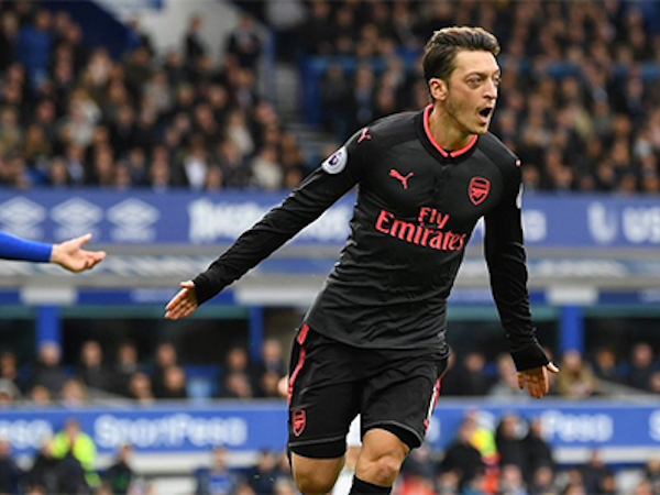 Mesut Ozil lập kỷ lục về khả năng tạo cơ hội