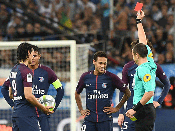 Neymar nhận thẻ đỏ, Cavani tỏa sáng giúp PSG cầm hòa Marseille