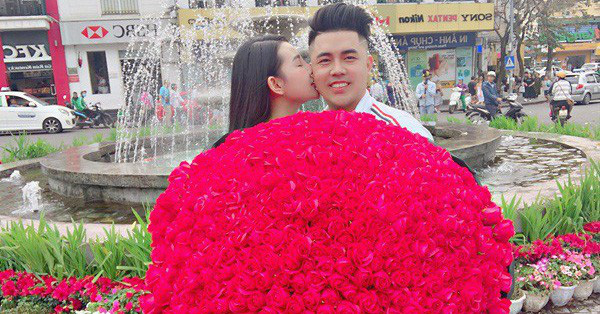 Bạn trai nhà người ta: Tặng bó hồng 1 tỷ, chuyển khoản 25 triệu ăn sáng