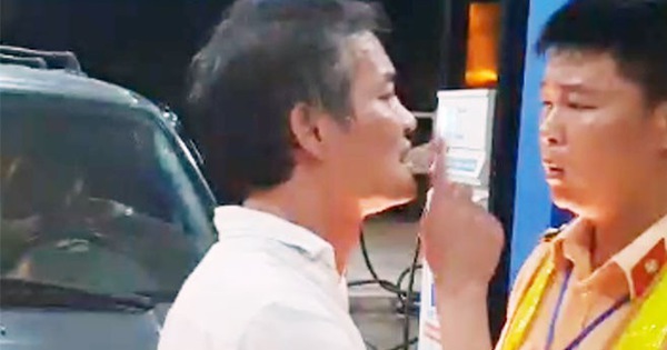 Tài xế xe biển xanh tát CSGT ở Thanh Hoá chỉ là người sửa xe hộ?