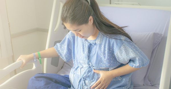 Khi tôi đang vật lộn với cơn đau đẻ, mẹ chồng đứng bên ngoài hét lớn một câu khiến tôi sức cùng lực kiệt cũng phải sinh cháu cho bà bằng được