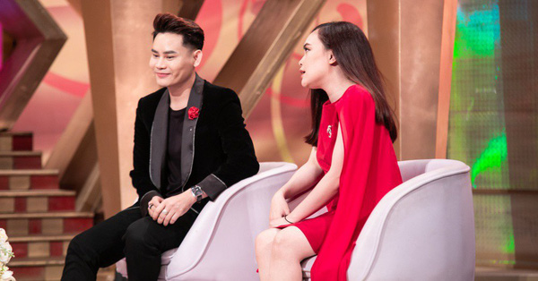 MC VTV Hồng Phúc gây choáng khi chia sẻ yêu vợ 9 năm không làm 'chuyện ấy', đêm tân hôn 'ai đứng ngoài hành lang cũng nghe thấy!'