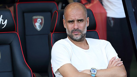 Từ chối cho Man City hưởng phạt đền, VAR lại khiến Pep phát điên