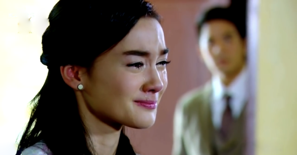 Phát hiện mỗi tháng lương của chồng đều thiếu 2 triệu, tôi lén kiểm tra tài khoản ngân hàng của anh thì sững sờ khi biết người nhận số tiền ấy không hề xa lạ