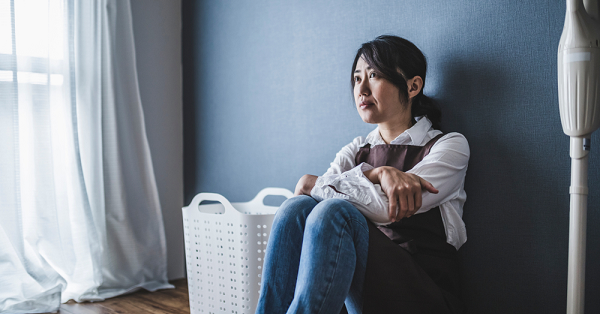Vừa nhìn thấy tôi, em gái người yêu liền chạy vào nhà lấy giỏ trứng ném tới tấp, còn tôi cũng bỏ chạy thục mạng vì xấu hổ