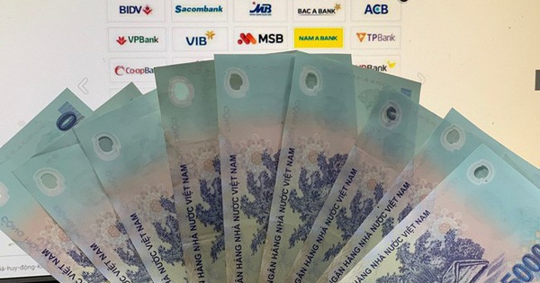 Ngân hàng thưởng 2/9: Chỗ vài tháng lương, nơi không đồng nào
