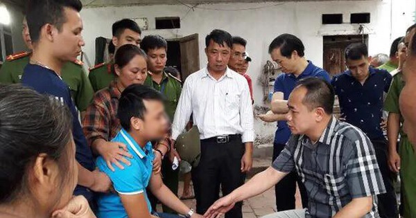 Bố bé gái 14 tháng tuổi suy sụp khi mất cả gia đình chỉ trong một đêm, người thân phải túc trực chăm sóc