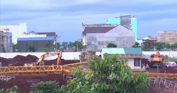 Sập giàn giáo cao 30 mét, hai công nhân rơi xuống bất tỉnh