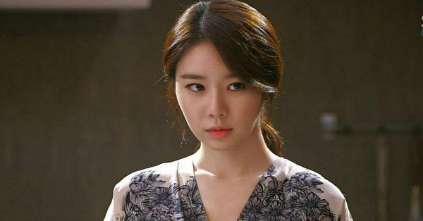 Về nhà thấy bát đũa vỡ tan, chồng hốt hoảng không hiểu chuyện gì xảy ra thì đã ngã quỵ khi nghe 1 cuộc điện thoại