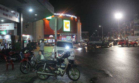 Một thanh niên bị truy sát trong đêm, trọng thương