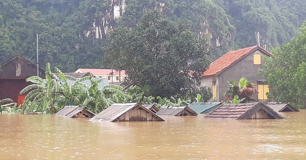Áp thấp nhiệt đới kỳ dị gây mưa lũ làm 7 người chết, mất tích