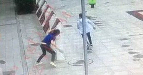 Con trai cầm dao rượt đuổi chính bố đẻ, lý do đằng sau khiến các bậc phụ huynh phải suy ngẫm về cách dạy con