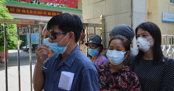 Dân kéo ra Công ty Rạng Đông đòi đối thoại sau thông tin 15,1 - 27,2kg thủy ngân đã phát tán ra môi trường
