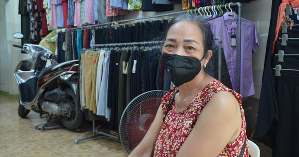 Vụ cháy Công ty Rạng Đông: Dân hoang mang dắt nhau vào viện xét nghiệm độc thủy ngân