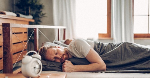 Người ngủ quá ít hoặc quá nhiều dễ lên cơn đau tim hơn người bình thường