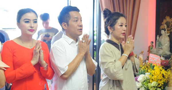 Thúy Nga lần đầu tổ chức cúng Tổ nghề ở Việt Nam sau khi sang Mỹ, Minh Nhí và dàn nghệ sĩ cùng tề tựu dâng hương