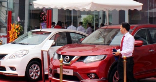 Xe tồn kho nhiều, giá xe giảm đến Tết