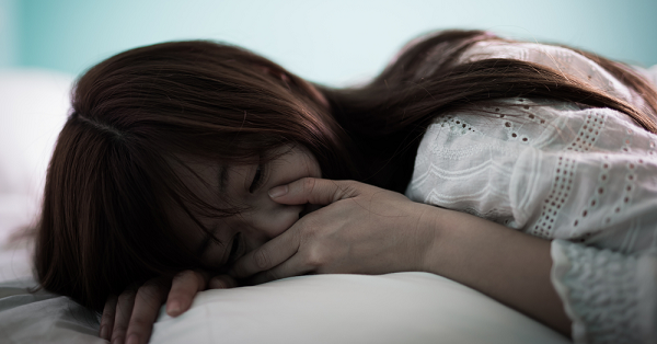 Khi tôi đang nằm ru con ngủ thì chồng hớt hải về nhà với bộ dạng ướt sũng, trên tay anh là một đứa bé vài tháng tuổi vừa mất mẹ