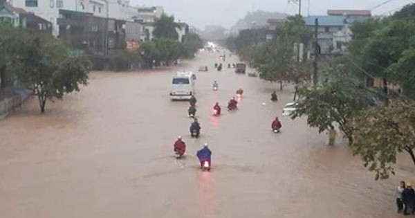 Cộng đồng mạng xót xa chia sẻ hình ảnh TP Thái Nguyên ngập nặng sau trận mưa lớn
