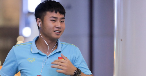 U22 Việt Nam về nước trong đêm, đàn em Văn Lâm suýt bị 'bỏ quên' vì đi vệ sinh