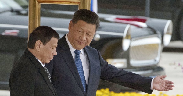 TT Duterte định 'phớt lờ' phán quyết Biển Đông vì một lời hứa hẹn hấp dẫn của ông Tập?