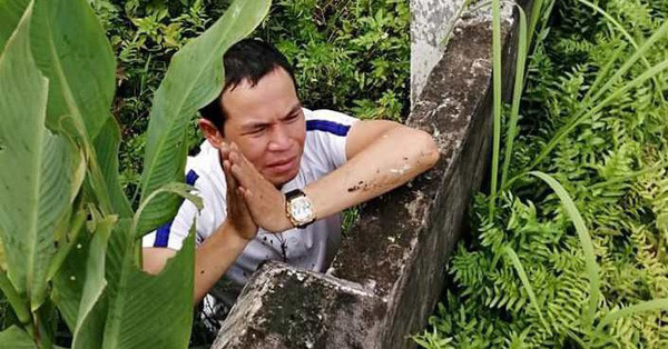 Bị người dân bao vây vì nghi ngờ là kẻ bắt cóc trẻ em, đối tượng khai gì?