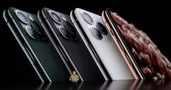Bộ ba iPhone 11 chính thức đổ bộ: Màu 'xanh bóng đêm' mới ngầu đét, mỗi tội camera trông hơi hài hước
