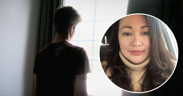 Bé trai 14 tuổi bị cô giáo dụ dỗ 'mây mưa' trong thời gian dài, nạn nhân không hề biết người tình đáng tuổi mẹ mắc bệnh lậu